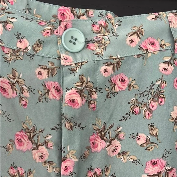Floral Patterned Pants - Picture 3 of 4